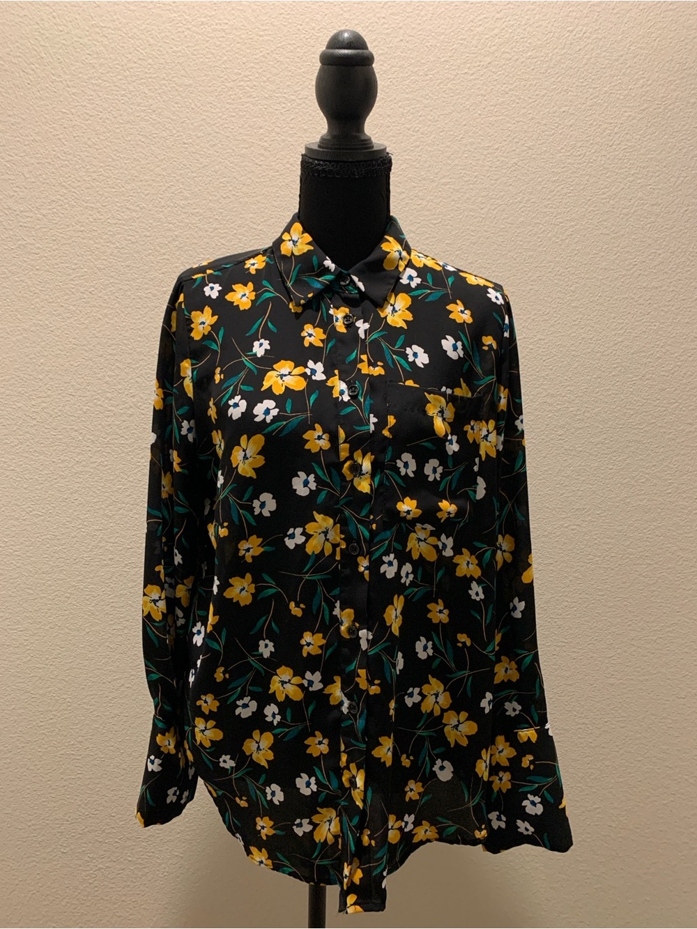 Who What Wear Black Button-Down Blouse with Yellow & White Floral Print (Size M)